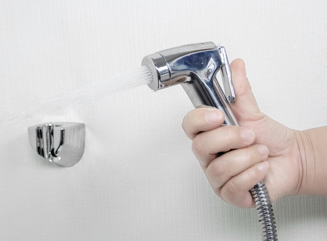 Phần g&aacute;c c&agrave;i của v&ograve;i xịt vệ sinh