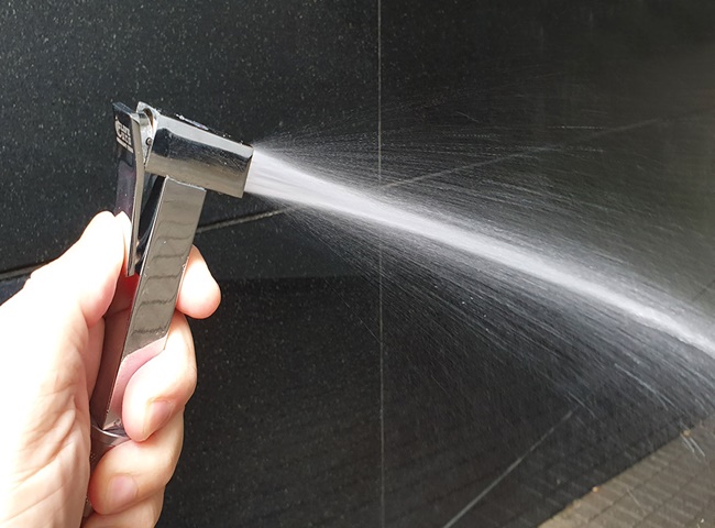 Thay gioăng cao su v&ograve;i xịt khắc phục vấn đề r&ograve; nước