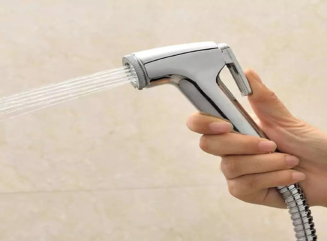 V&ograve;i xịt nước trong cấu tạo đầu v&ograve;i xịt về sinh