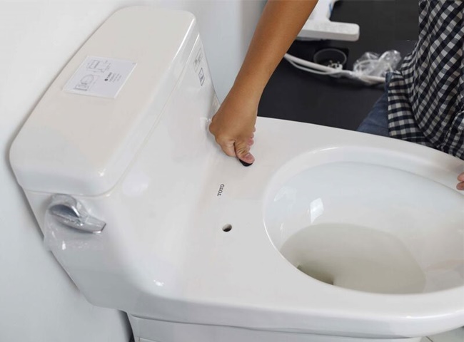 Lắp đặt k&eacute;t nước liền 1 khối đơn giản