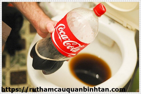 th&ocirc;ng cống bằng coca cola như thế n&agrave;o